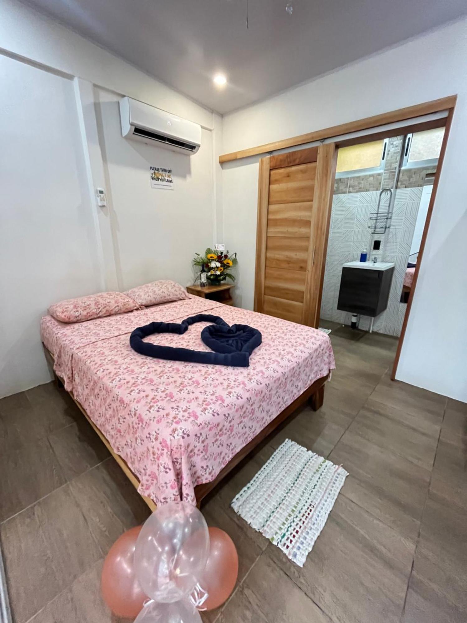 Apartamentos En El Centro De Puerto Viejo Пуэрто-Лимон Экстерьер фото